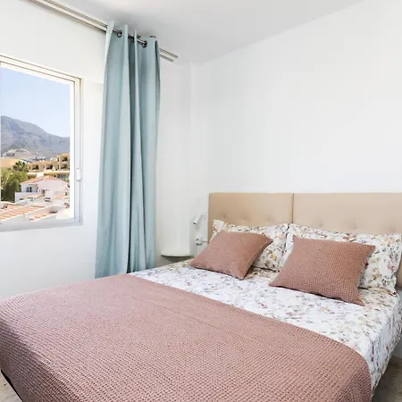 Spacious 3-bedroom With Pool & Balcony - Steps From Puerto Colon, & Local Attractions * אדחה
