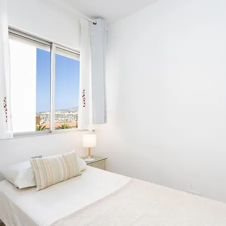 Spacious 3-bedroom With Pool & Balcony - Steps From Puerto Colon, & Local Attractions * אדחה