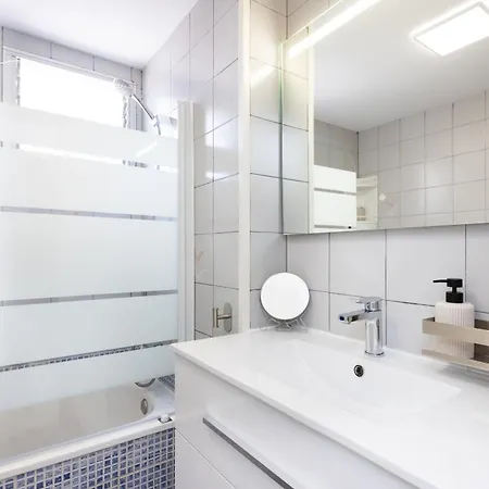 דירה Spacious 3-bedroom With Pool & Balcony - Steps From Puerto Colon, & Local Attractions אדחה
