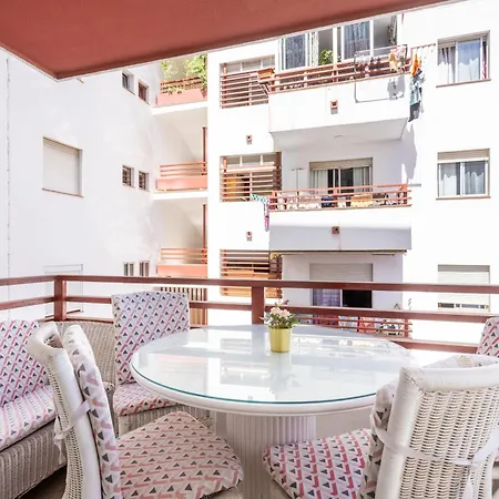 דירה Spacious 3-bedroom With Pool & Balcony - Steps From Puerto Colon, & Local Attractions *