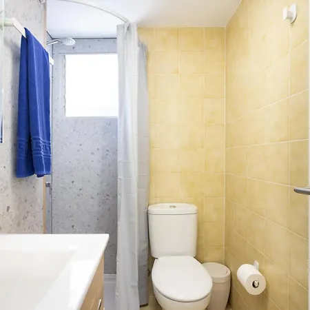 דירה Spacious 3-bedroom With Pool & Balcony - Steps From Puerto Colon, & Local Attractions *