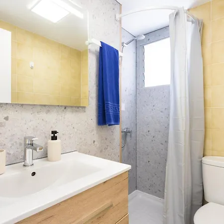 דירה Spacious 3-bedroom With Pool & Balcony - Steps From Puerto Colon, & Local Attractions אדחה