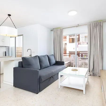 דירה Spacious 3-bedroom With Pool & Balcony - Steps From Puerto Colon, & Local Attractions *
