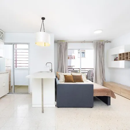 דירה Spacious 3-bedroom With Pool & Balcony - Steps From Puerto Colon, & Local Attractions