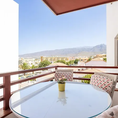 Spacious 3-bedroom With Pool & Balcony - Steps From Puerto Colon, & Local Attractions אדחה