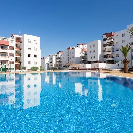 Spacious 3-bedroom With Pool & Balcony - Steps From Puerto Colon, & Local Attractions *
